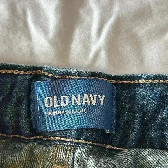 Old Navy-skinny straight cut jeans. Size  3T. - Picture 2 of 5